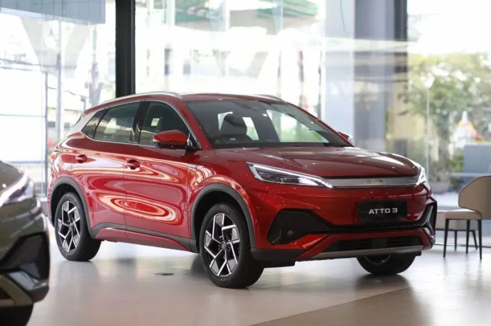 比亞迪在泰國的暢銷車型ATTO3，泰國定價為109.99萬泰銖（折合人民幣約22.53萬元）