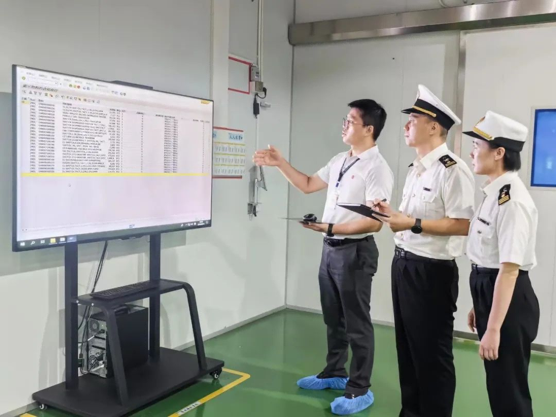 深圳海關關員調(diào)研ERP對接企業(yè)，助力加工貿(mào)易企業(yè)降本增效