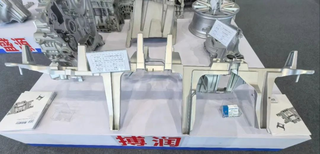重慶鑄造行業(yè)協(xié)會(huì)組織的“會(huì)員企業(yè)鑄件展示區(qū)”，展示鋁、鎂合金鑄件